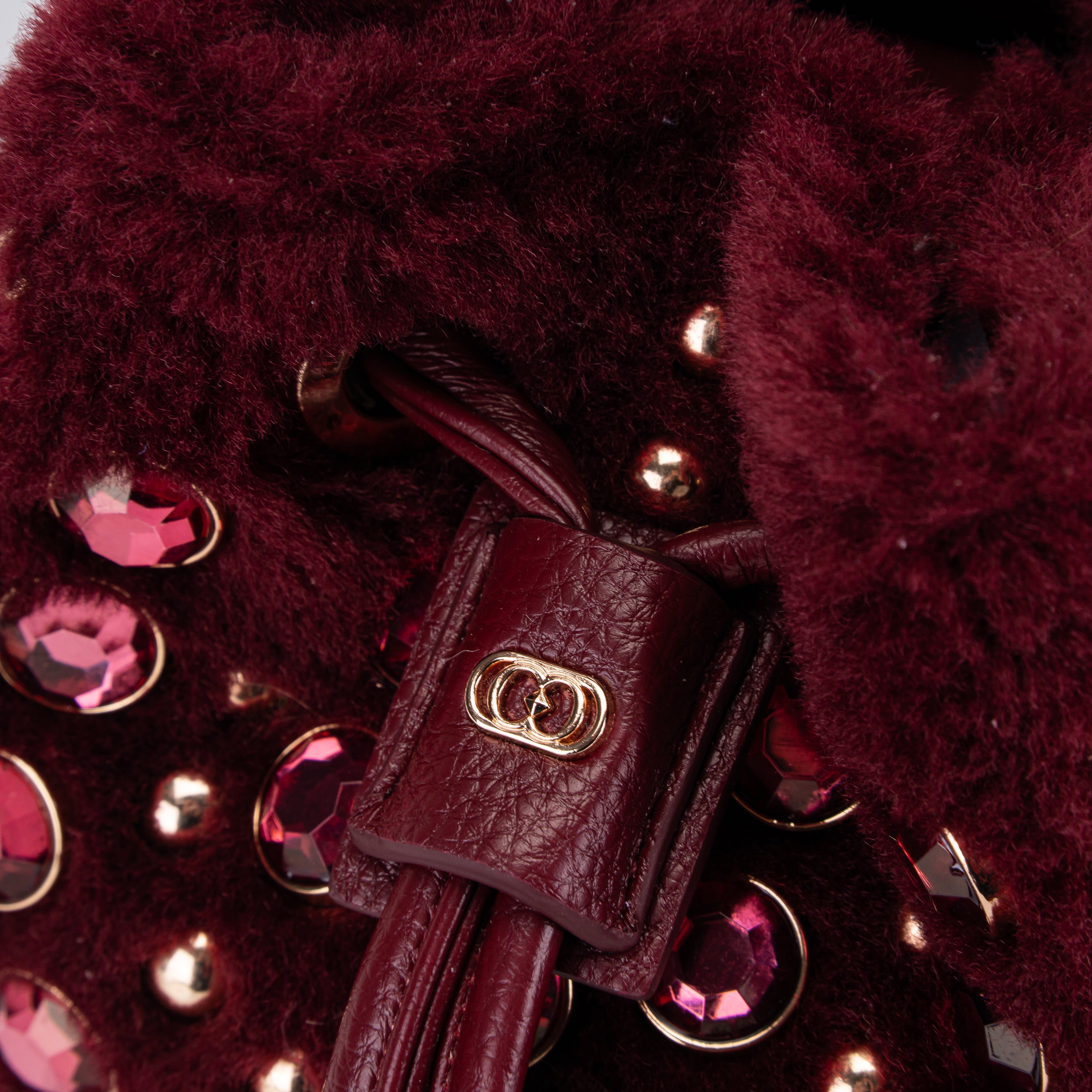 Secchiello Andromeda Rosso – La Carrie | Eco-Fur e Borchie Lucenti