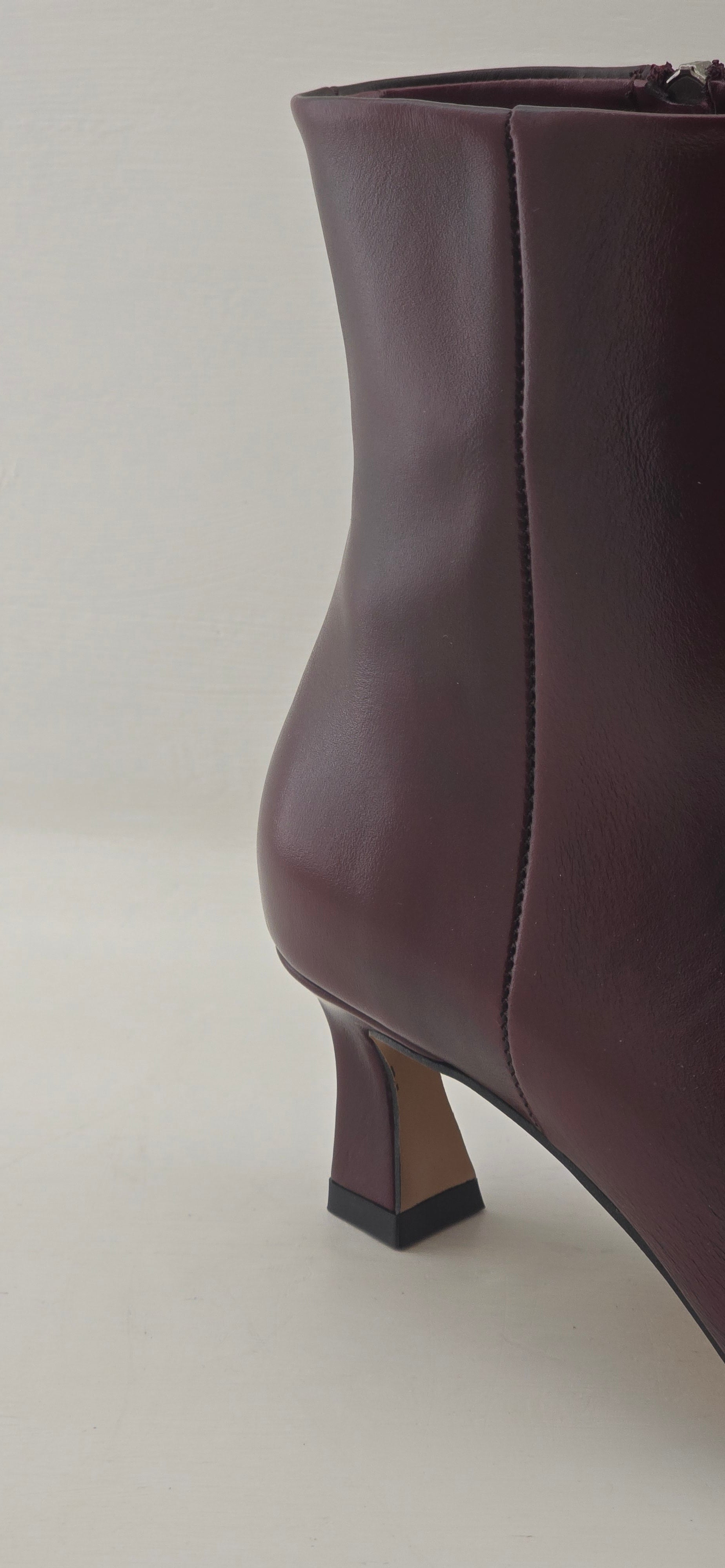 Tronchetto in pelle bordeaux, tacco comodo Bianca Di