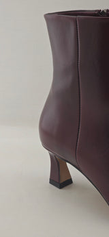 Tronchetto in pelle bordeaux, tacco comodo Bianca Di
