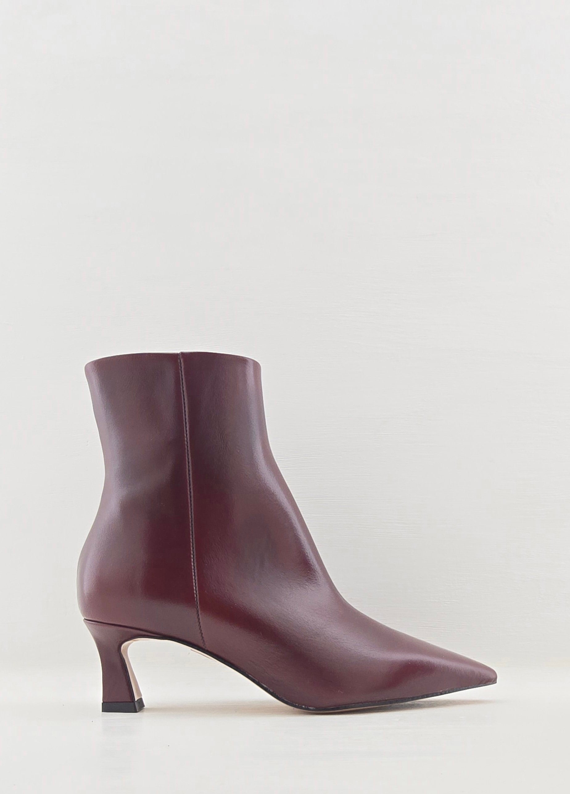 Tronchetto in pelle bordeaux, tacco comodo Bianca Di