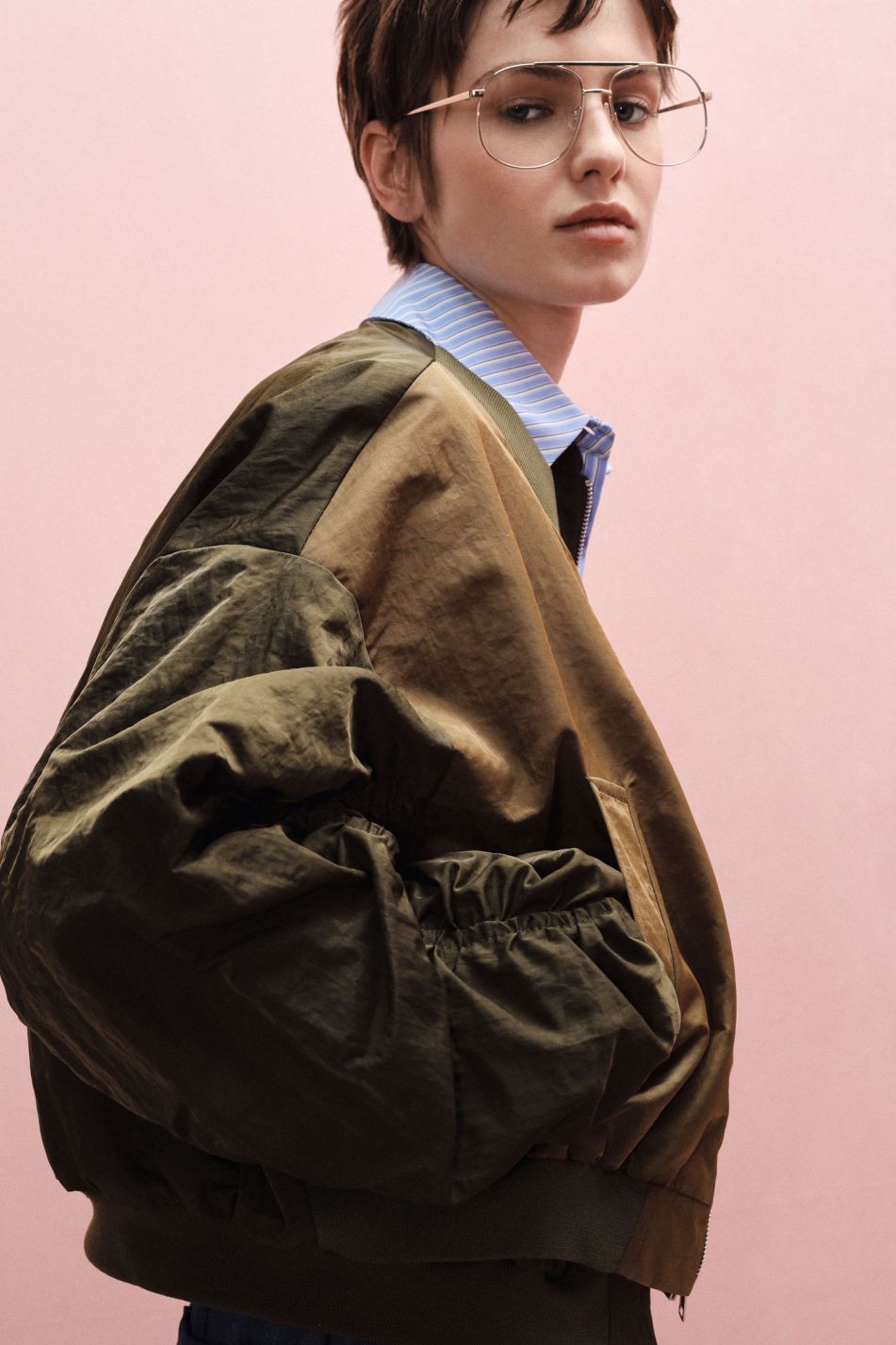 Bomber Corto Imperial – Maniche Arricciate e Chiusura Zip  Descrizione Prodotto