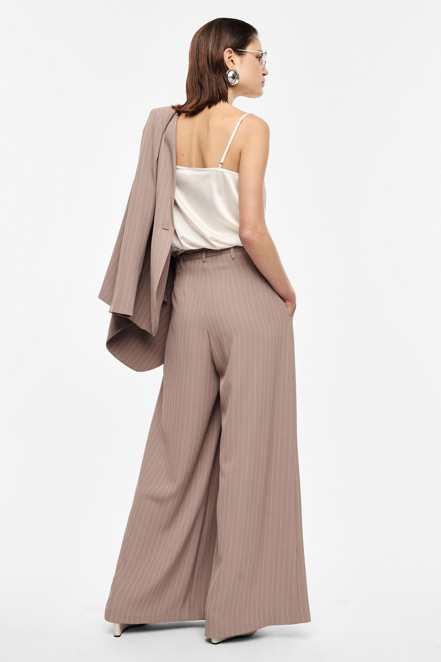 Pantaloni Palazzo Imperial a Righe con Cintura – Taglio Sartoriale e Pieghe Frontali