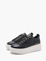 Sneaker in pelle nera martellata con borchie nere piramidali - Emanuelle Vee