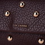 Borsa tracolla in similpelle bordeaux decorata con borchie oro La Carrie