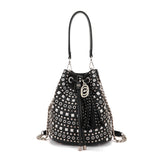 Borsa Secchiello La Carrie Solid in Ecopelle Nera con Borchie – Borsa a Spalla con Catena