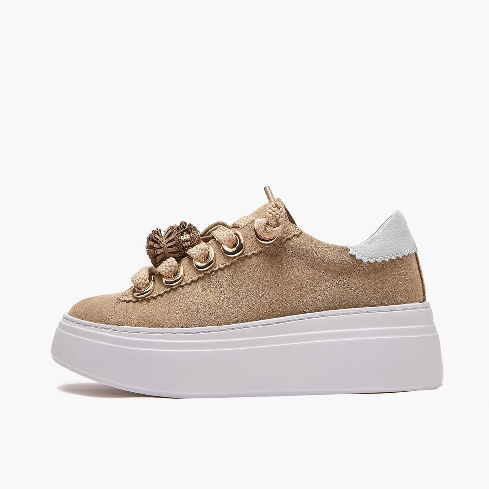 Sneakers Emanuelle Vee in Camoscio Beige – Sneaker Basse in Camoscio con Dettagli Glam