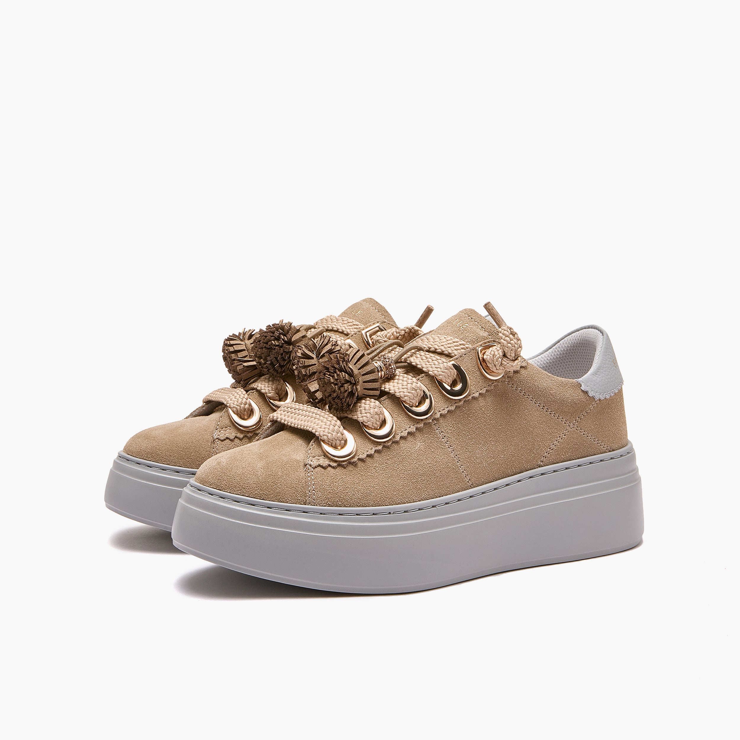 Sneakers Emanuelle Vee in Camoscio Beige – Sneaker Basse in Camoscio con Dettagli Glam