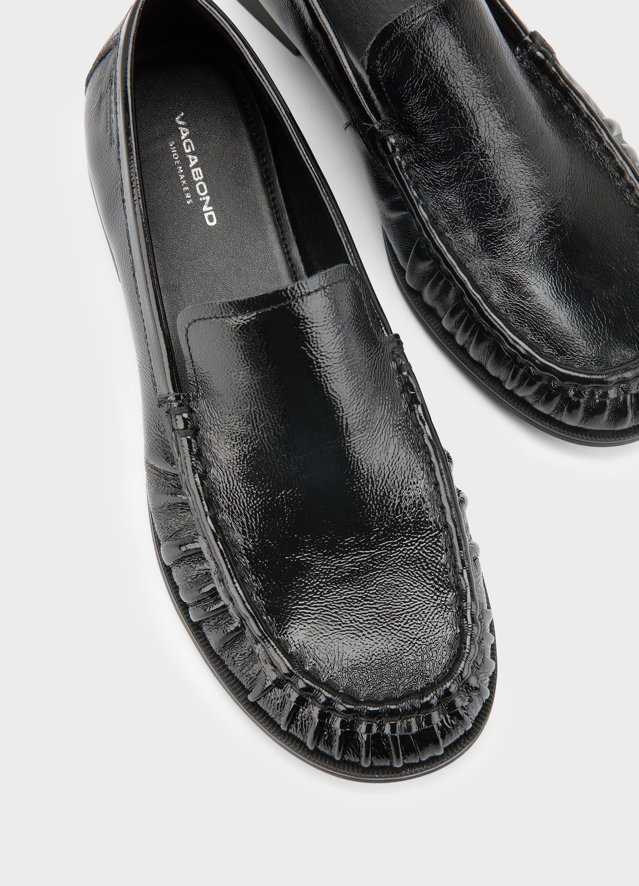 Mocassini Donna Vagabond Brandi in Pelle Verniciata Nera – Loafers Bassi con Punta Arricciata