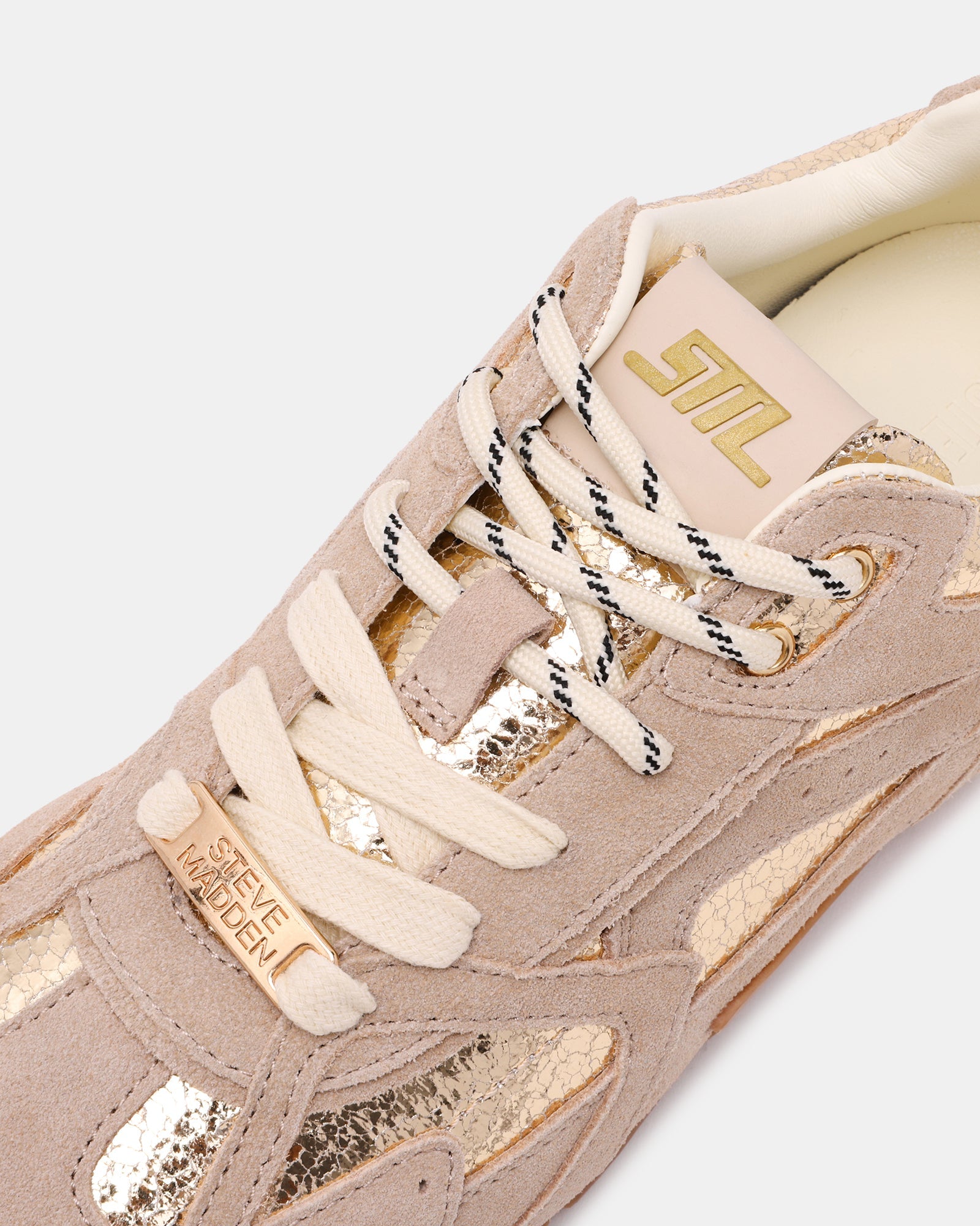 Steve Madden Asiel Sneaker Oro – Scarpa Sportiva con Plateau e Finitura Laminata