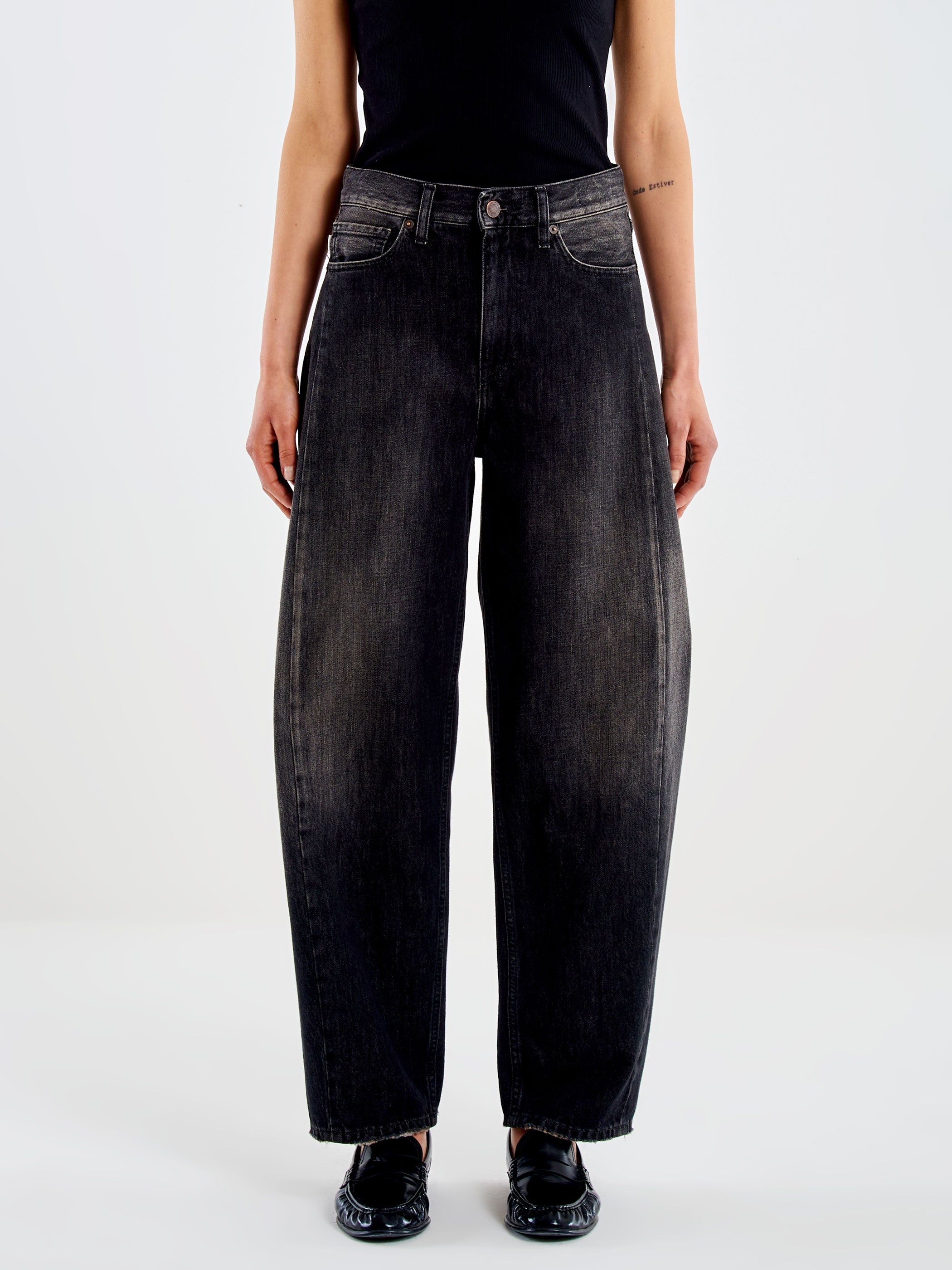 Jeans Donna Vicolo Chiara Barrel Fit Nero Dirty – Pantaloni Denim a Ovetto con Cucitura Sulla Gamba