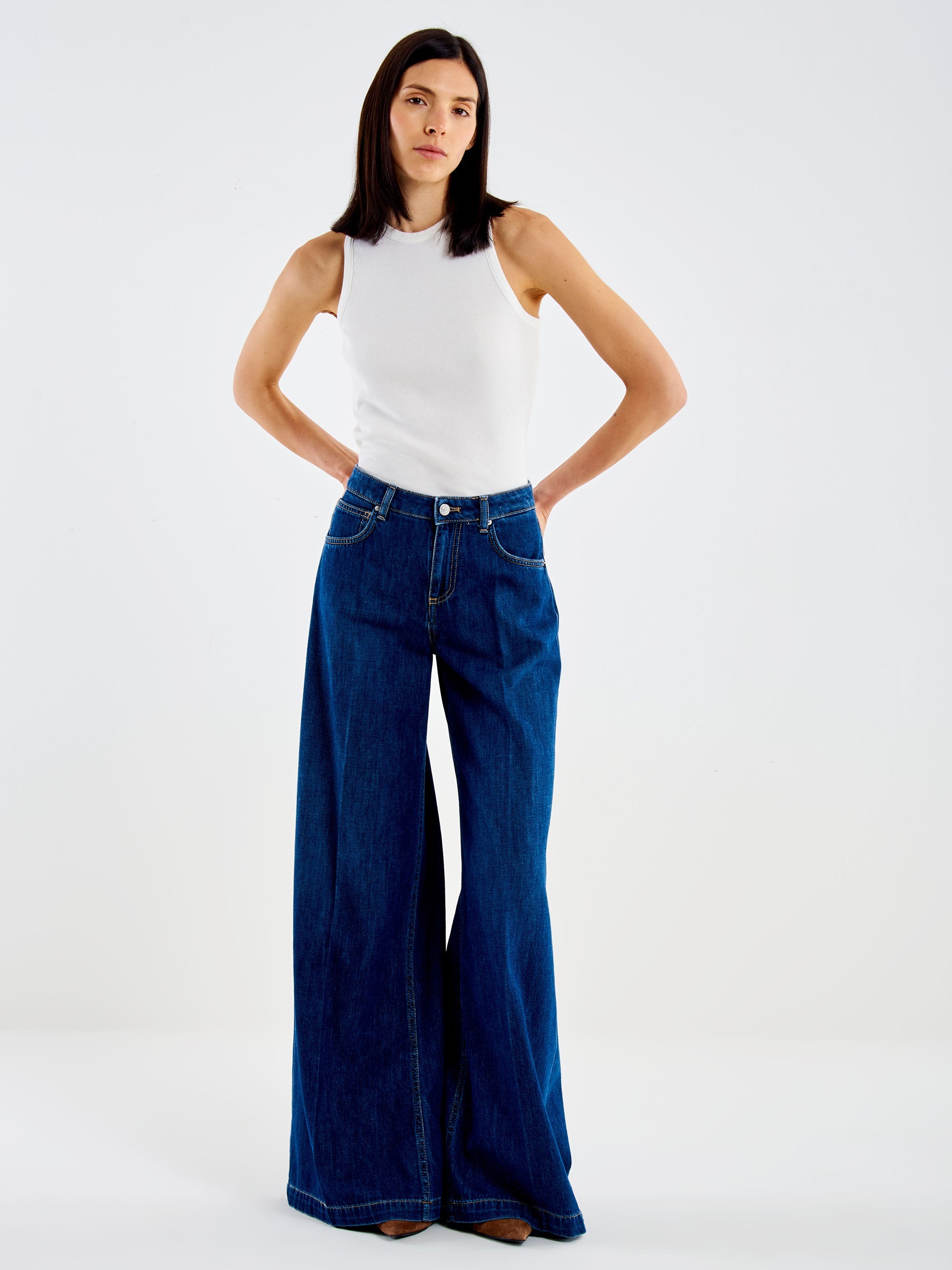 Jeans Donna Vicolo Madison Wide Leg Blu Scuro – Pantaloni Denim a Gamba Larga con Pieghe e Cuciture in Contrasto
