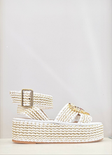 Zeppa in rafia bianca con accessorio gioiello Fiorina