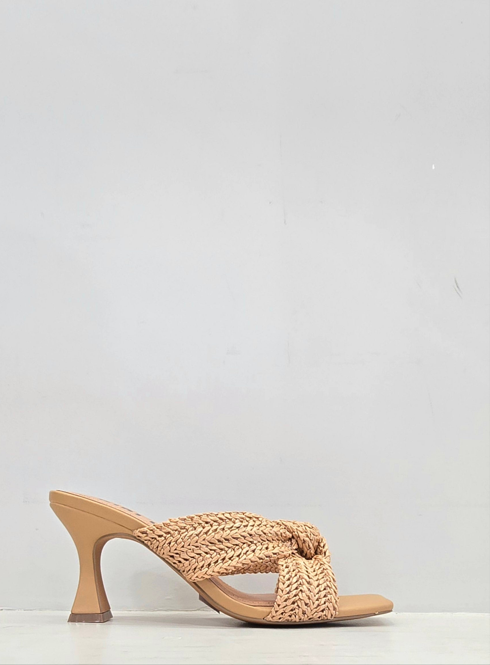 Sabot in rafia beige, con nodo sulla tomaia Bibi Lou
