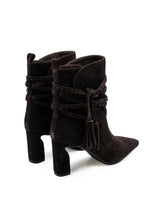 Stivaletti Tronchetti Donna Paloma Barceló Maggie Suede Moka – Tronchetto a Punta in Camoscio con Pennacchi e Tacco Largo 8,5 cm
