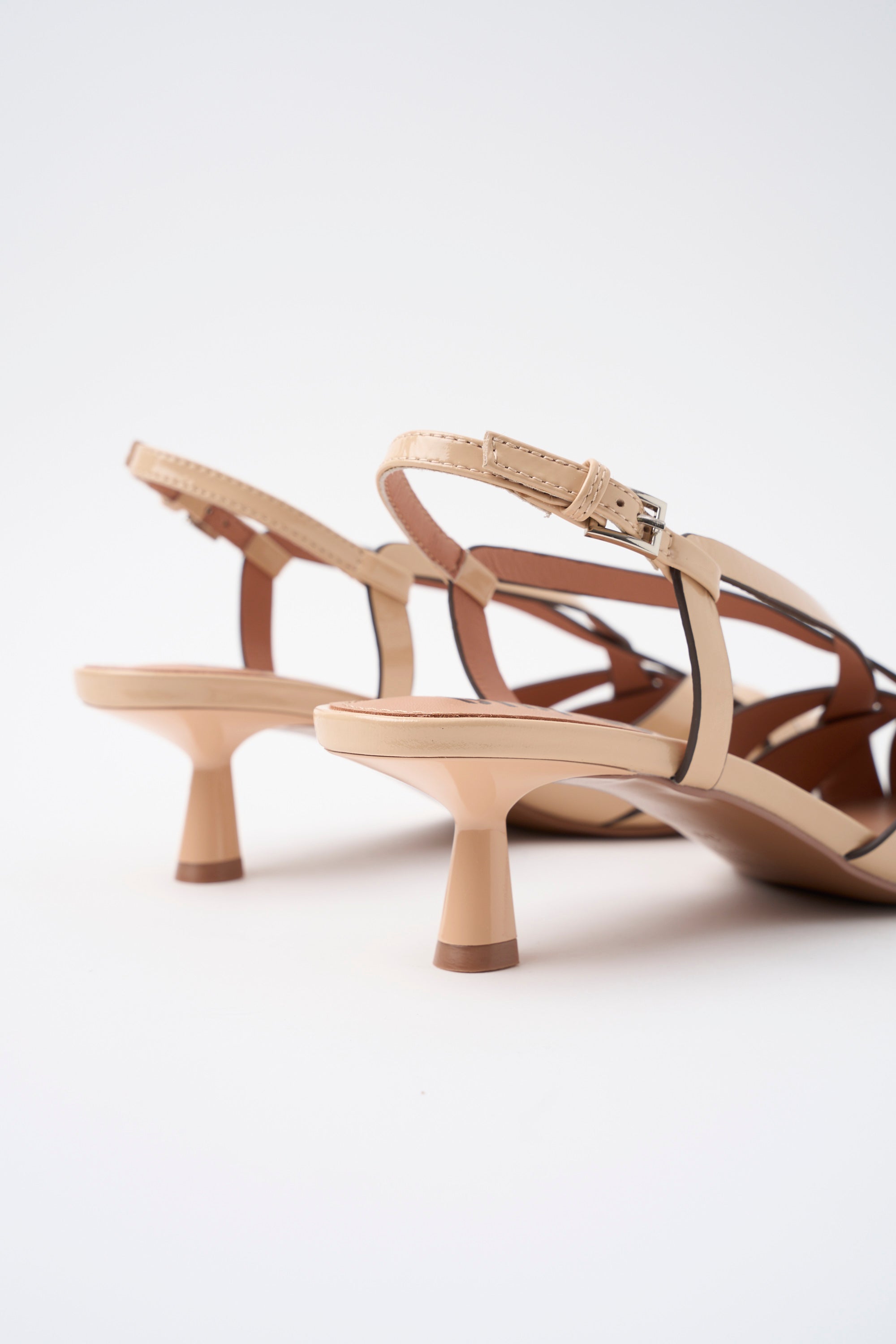 Slingback Bibi Lou Beige in Pelle – Linea Affusolata e Tacco Kitten