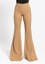 Carica l&#39;immagine nel visualizzatore di Gallery, Pantalone Flared Loren cammello Aniye By