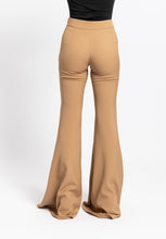 Carica l&#39;immagine nel visualizzatore di Gallery, Pantalone Flared Loren cammello Aniye By