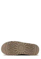 Ciabatta UGG® Tazz Sand – Platform 4,4 cm in Camoscio