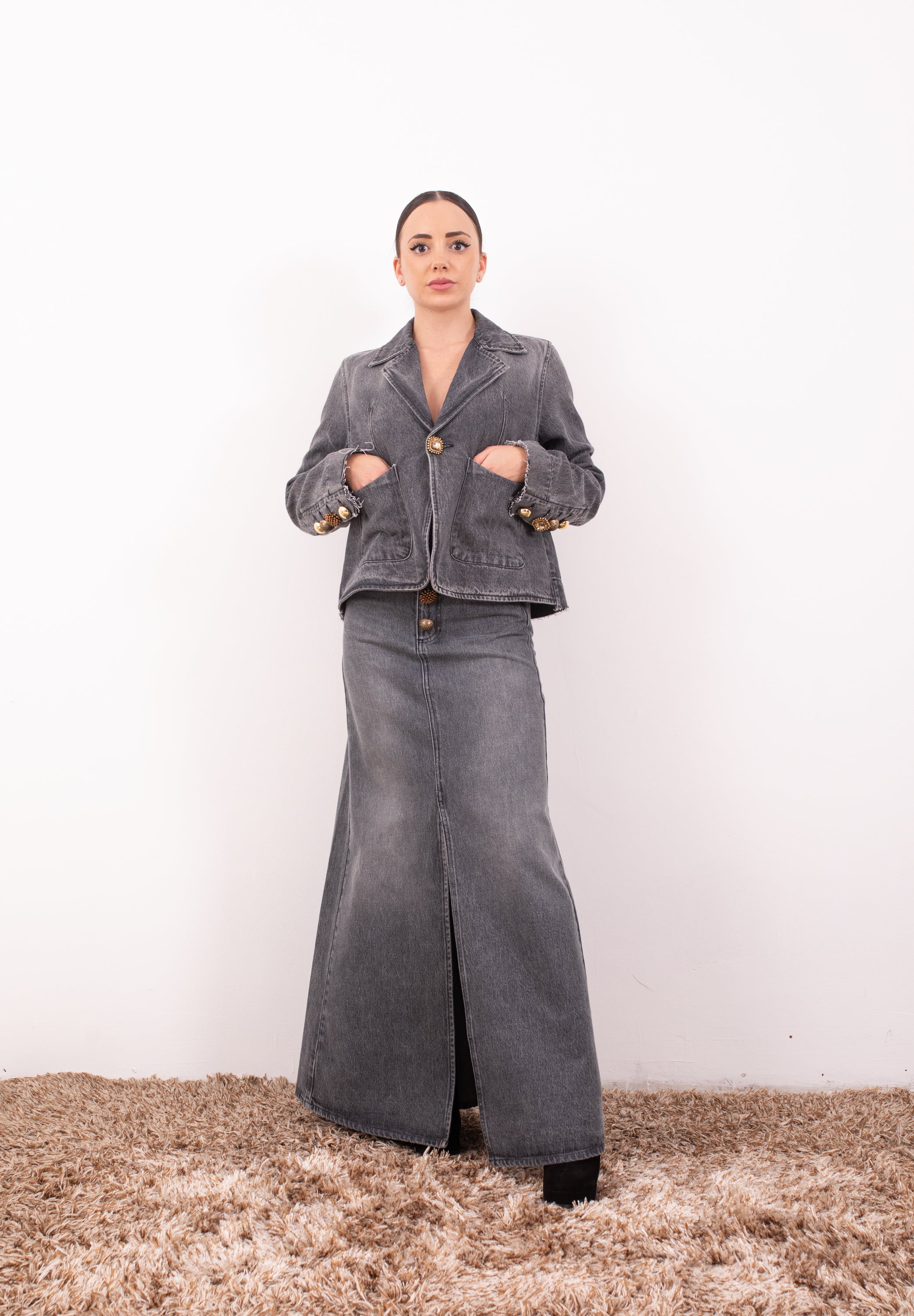 Giacca Vicolo in denim nero – Giacca Crop Grigia con Bottoni Gioiello