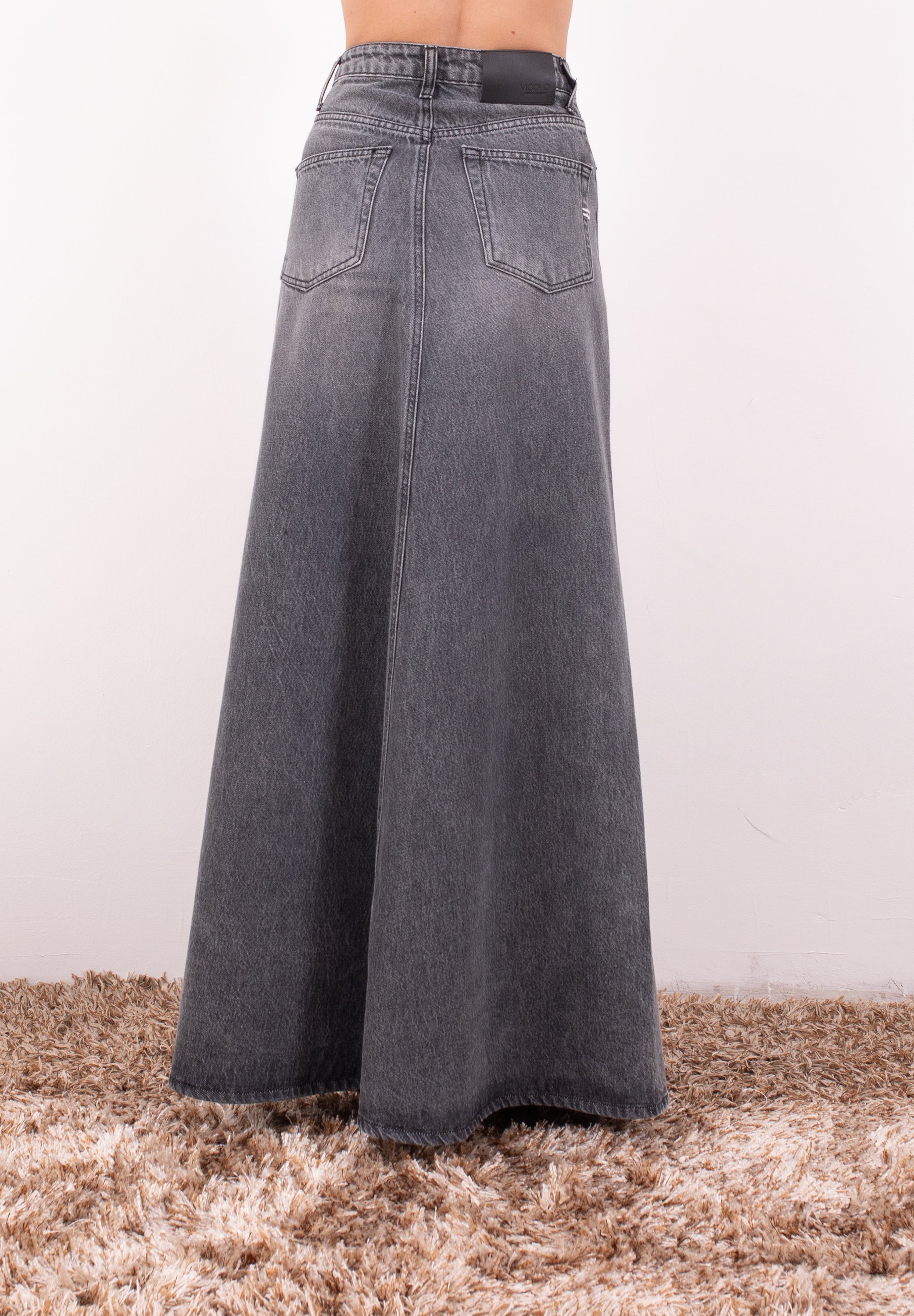 Gonna denim nero svasata con bottoni gioiello Vicolo