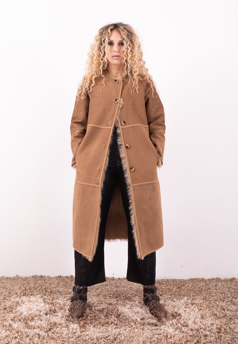 Cappotto Reversibile in Eco Pelliccia e Faux Suede Marrone | Urbancode