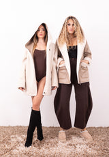 Ecomontone Reversibile con Cappuccio in Faux Suede | Urbancode London