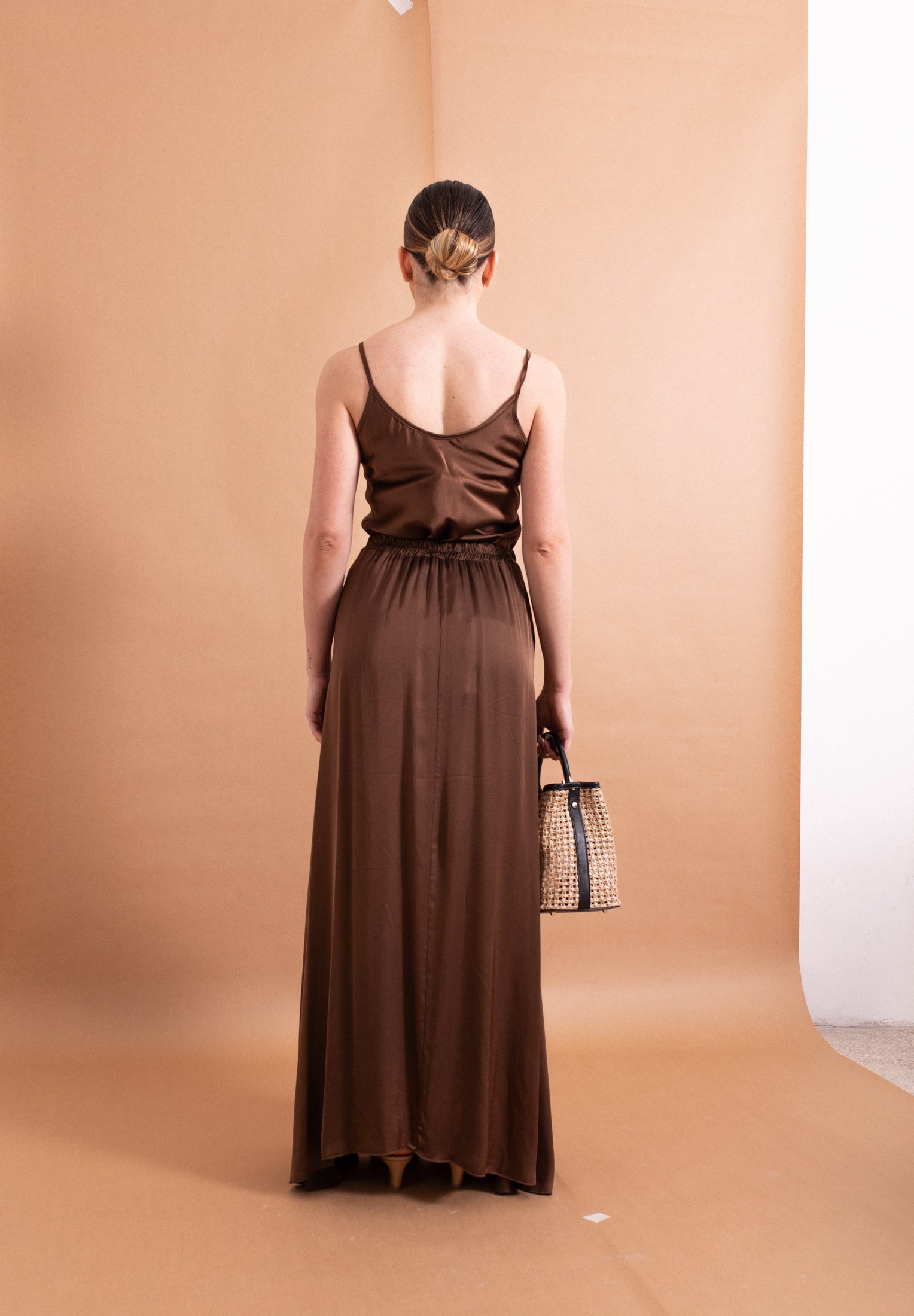 Gonna Lunga Haveone Marrone in Viscosa – Silhouette Fluida e Colore Cioccolato