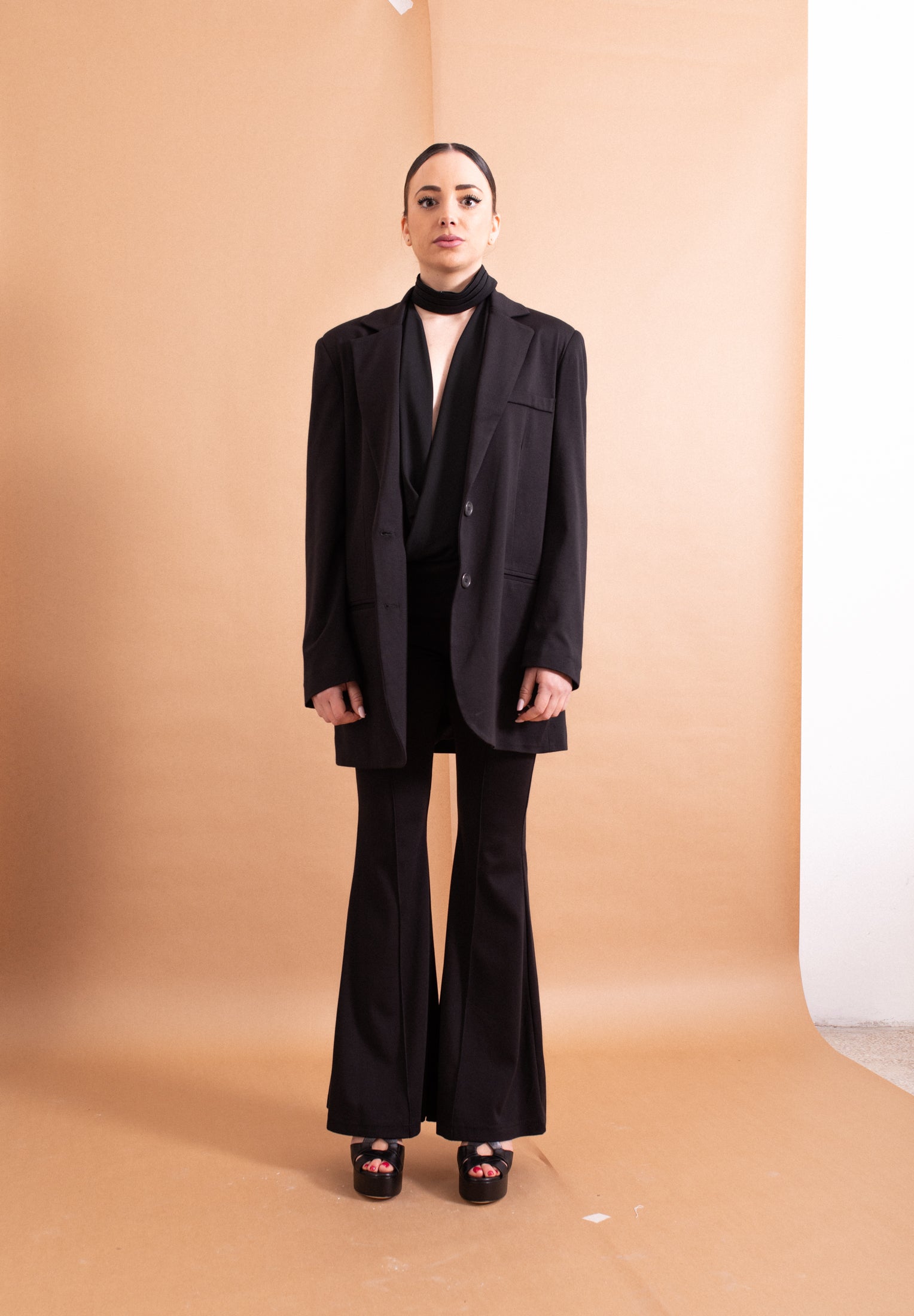 Pantaloni a Zampa Haveone Neri – Eleganza Silhouette Flare e Fit Sartoriale