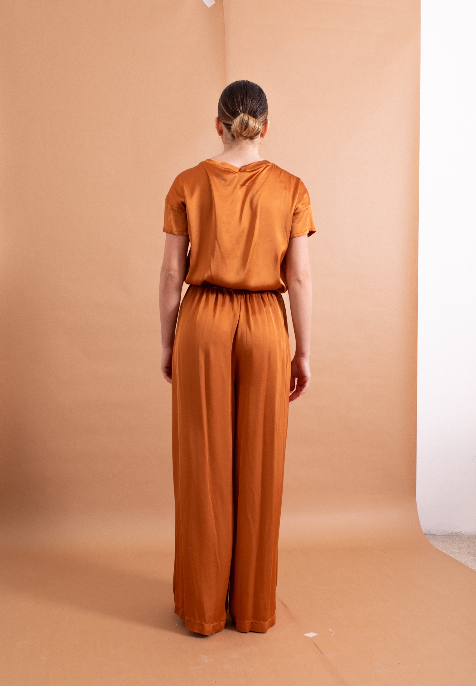Maglia Haveone Ruggine in Viscosa – Scollo a V e Taglio Essential