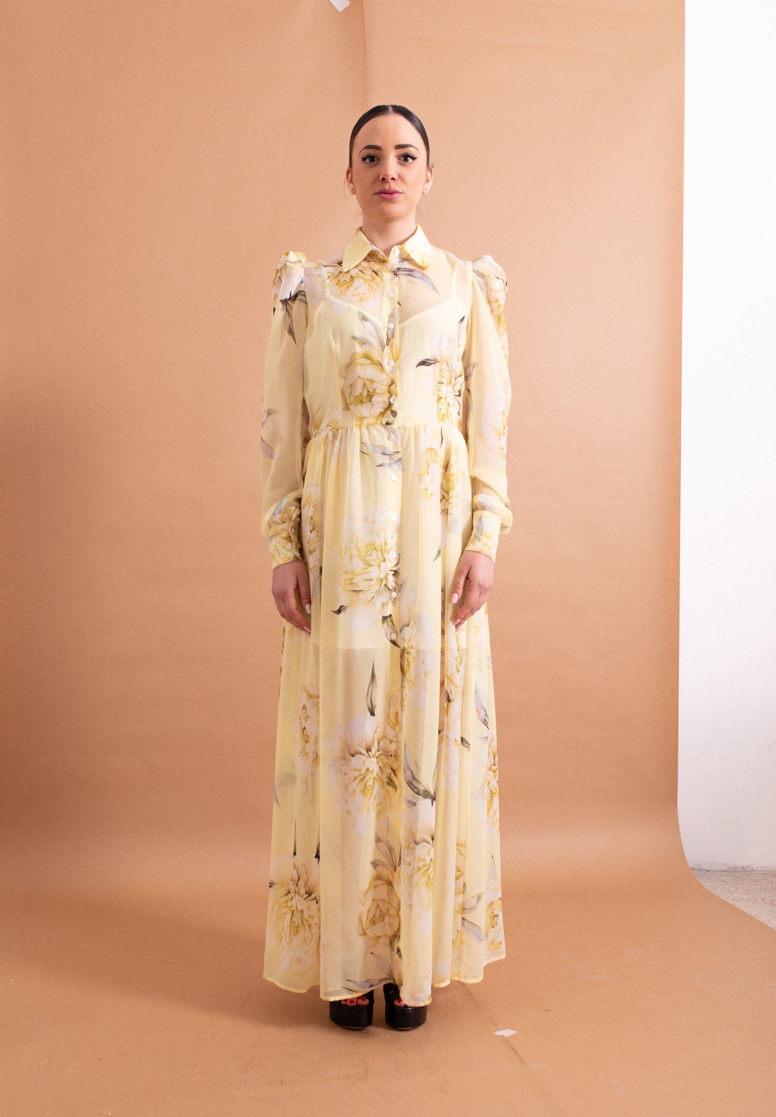 Abito Silence Limited Dahlia Chemy – L'Eleganza del Chemisier tra Fiori e Leggerezza