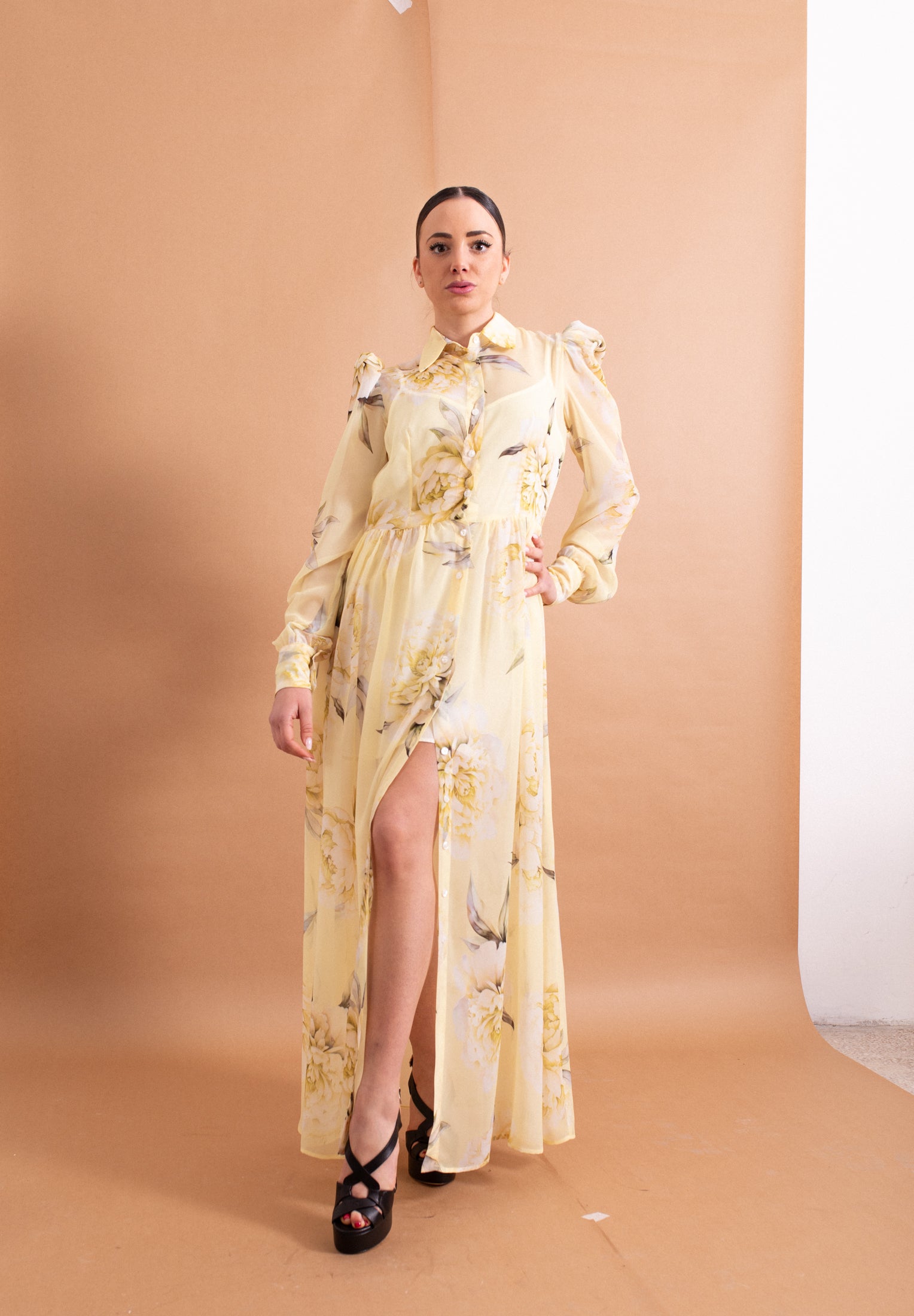 Abito Silence Limited Dahlia Chemy – L'Eleganza del Chemisier tra Fiori e Leggerezza