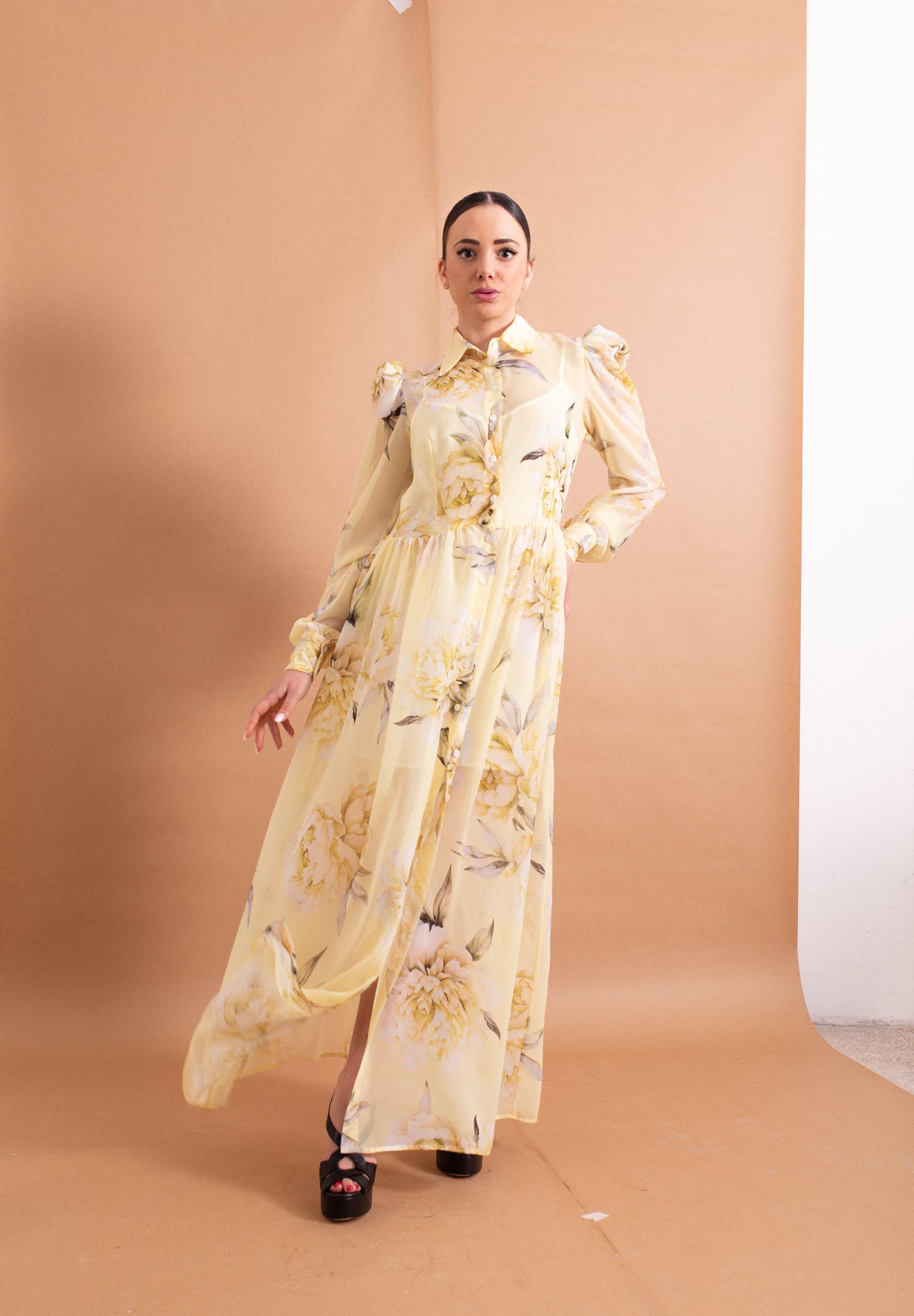 Abito Silence Limited Dahlia Chemy – L'Eleganza del Chemisier tra Fiori e Leggerezza