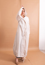 Trench Lungo Lokita Panna con Cappuccio – Capospalla Leggero e Coulisse Fondo