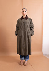 Vicolo Trench Waterproof Militare – Colletto in Velluto e Design Contemporaneo