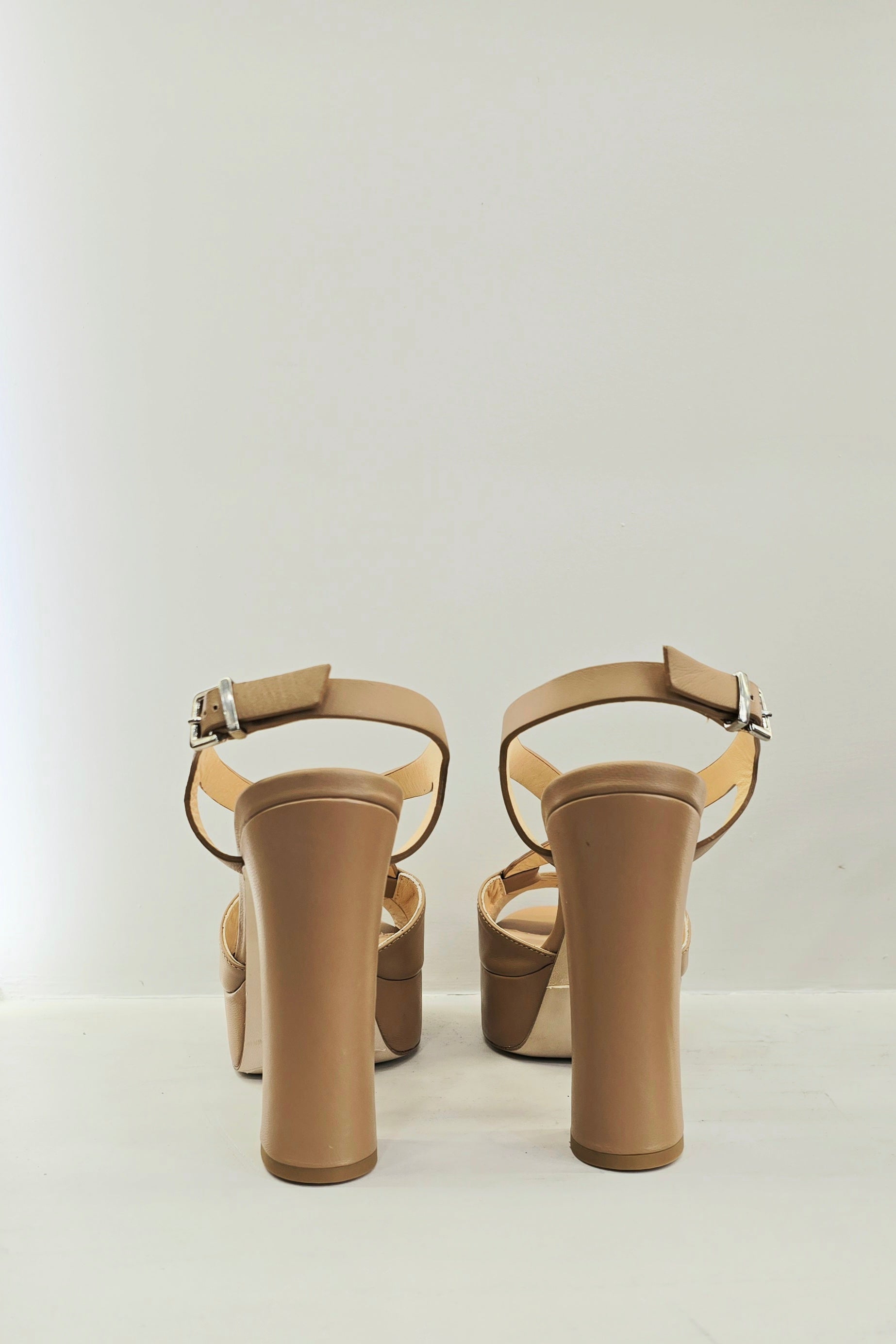 Sandali Chantal in Pelle Nude con Tacco Alto – Sandalo Sabot con Fascia e Plateau