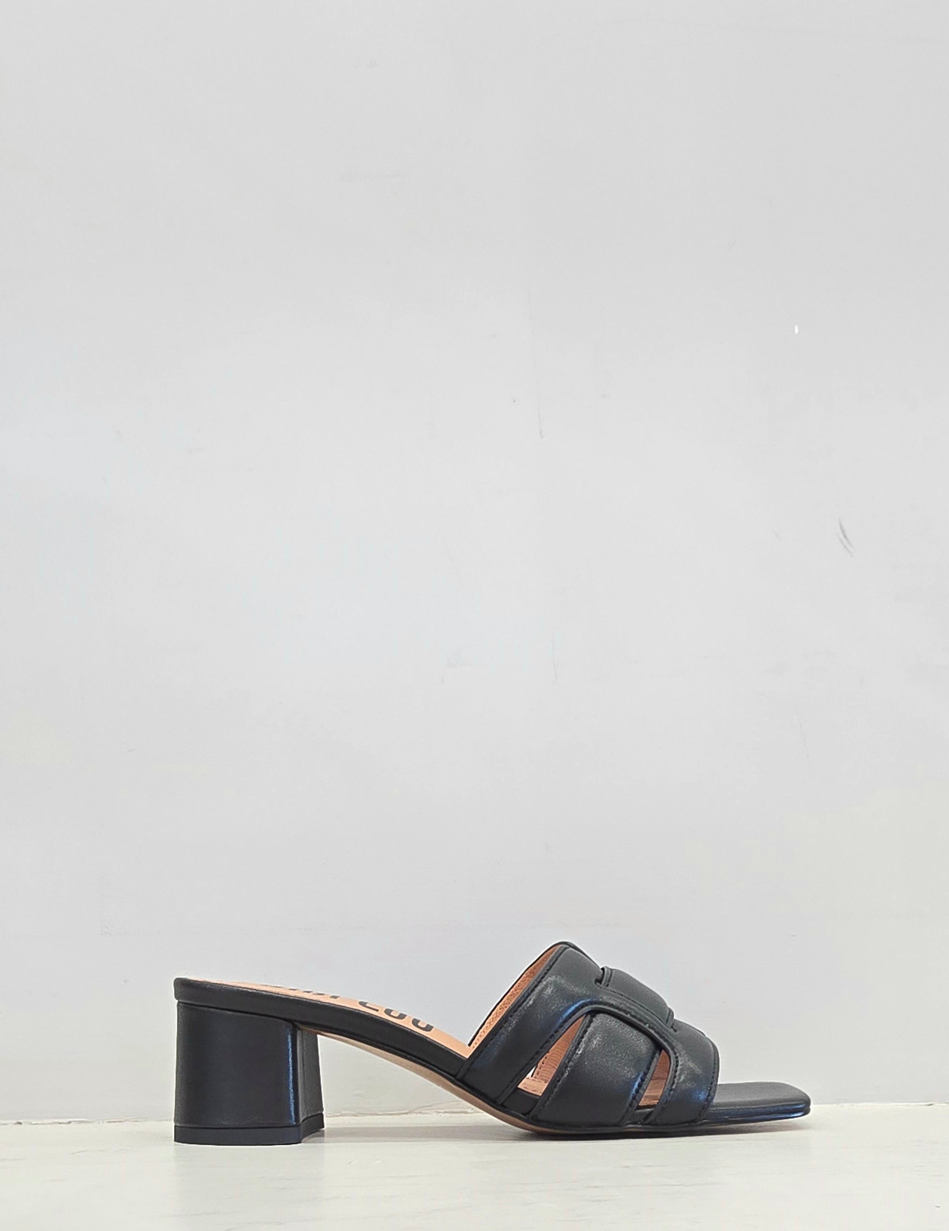 Ciabatta con tacco 5 cm nera fascia intrecciata Bibi Lou