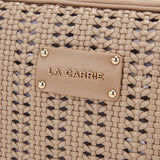 Borsa a Spalla La Carrie Woven Beige – Eleganza Intrecciata e Finitura Glossy