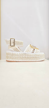 Zeppa in rafia bianca con accessorio gioiello Fiorina