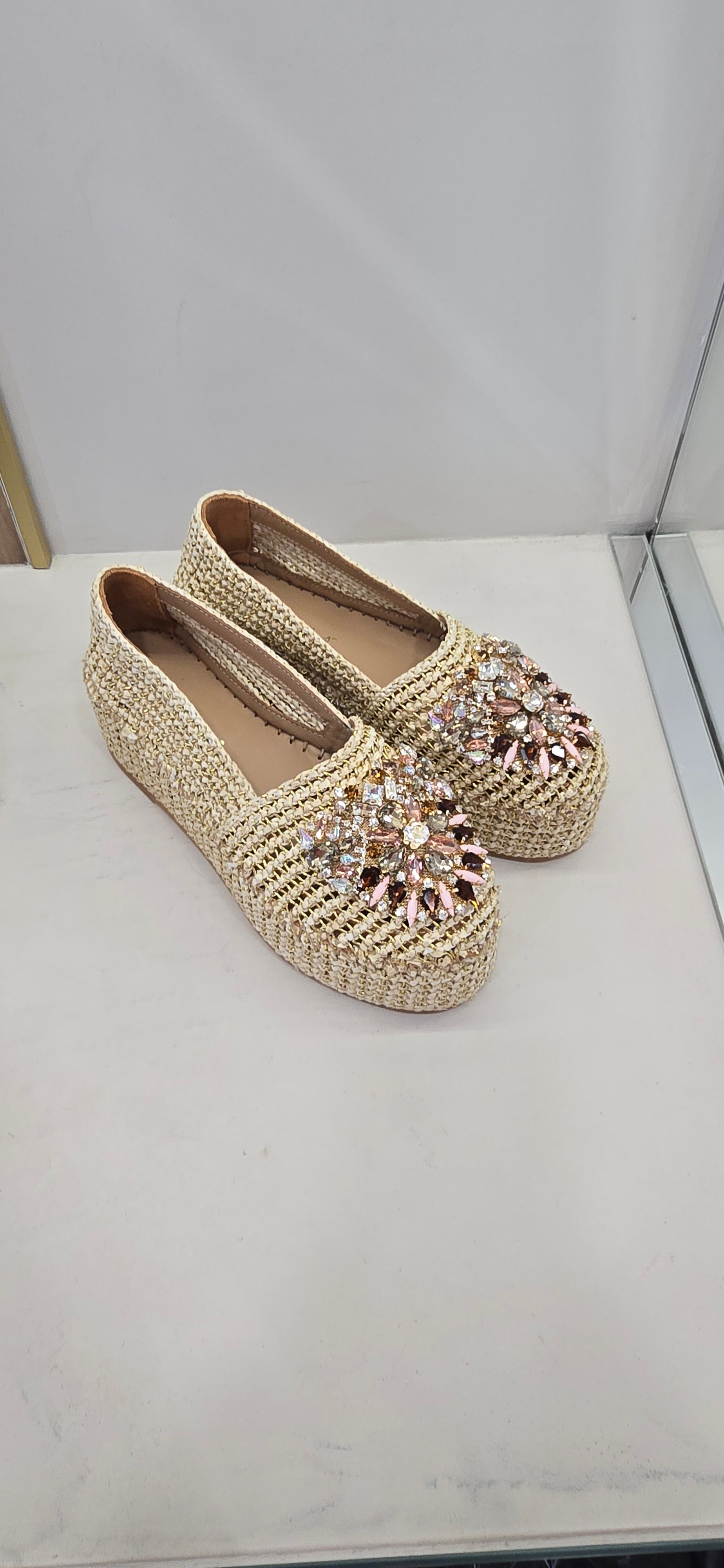 Espadrilles in rafia naturale bianca e lurex oro con accessorio gioiello Fiorina