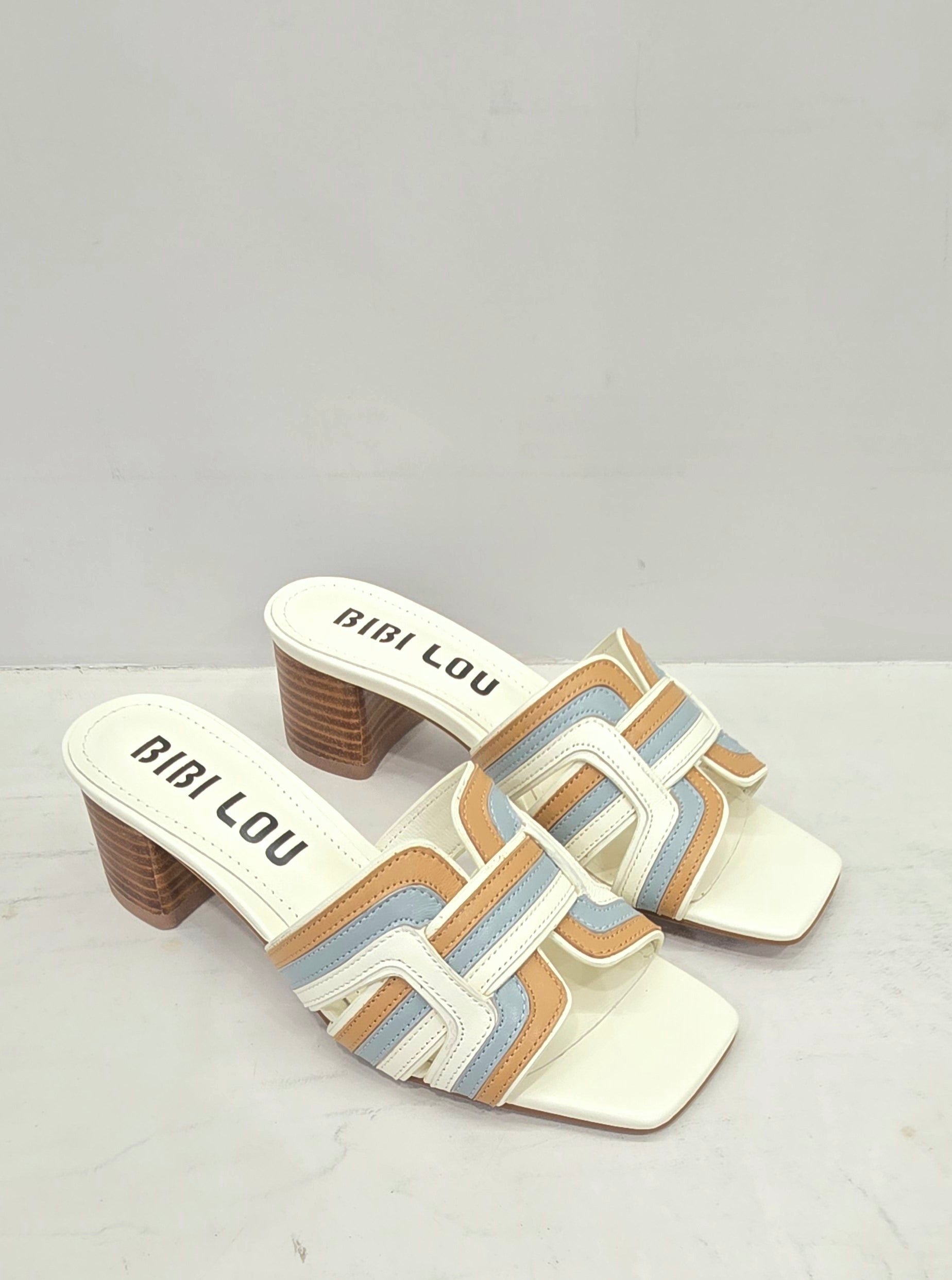 Ciabatta con tacco 5 cm avorio, fascia intrecciata in celeste e cuoio Bibi Lou