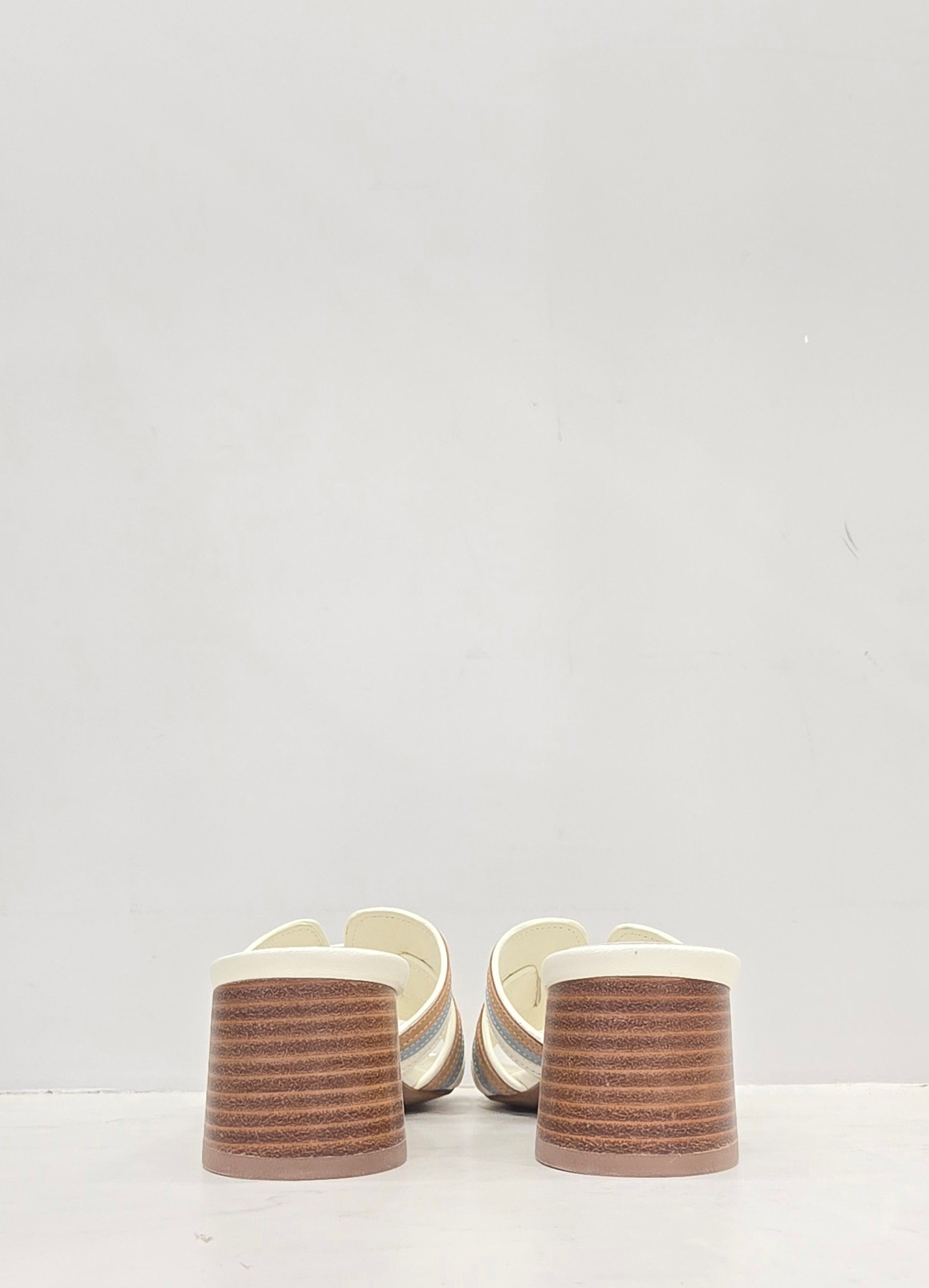 Ciabatta con tacco 5 cm avorio, fascia intrecciata in celeste e cuoio Bibi Lou