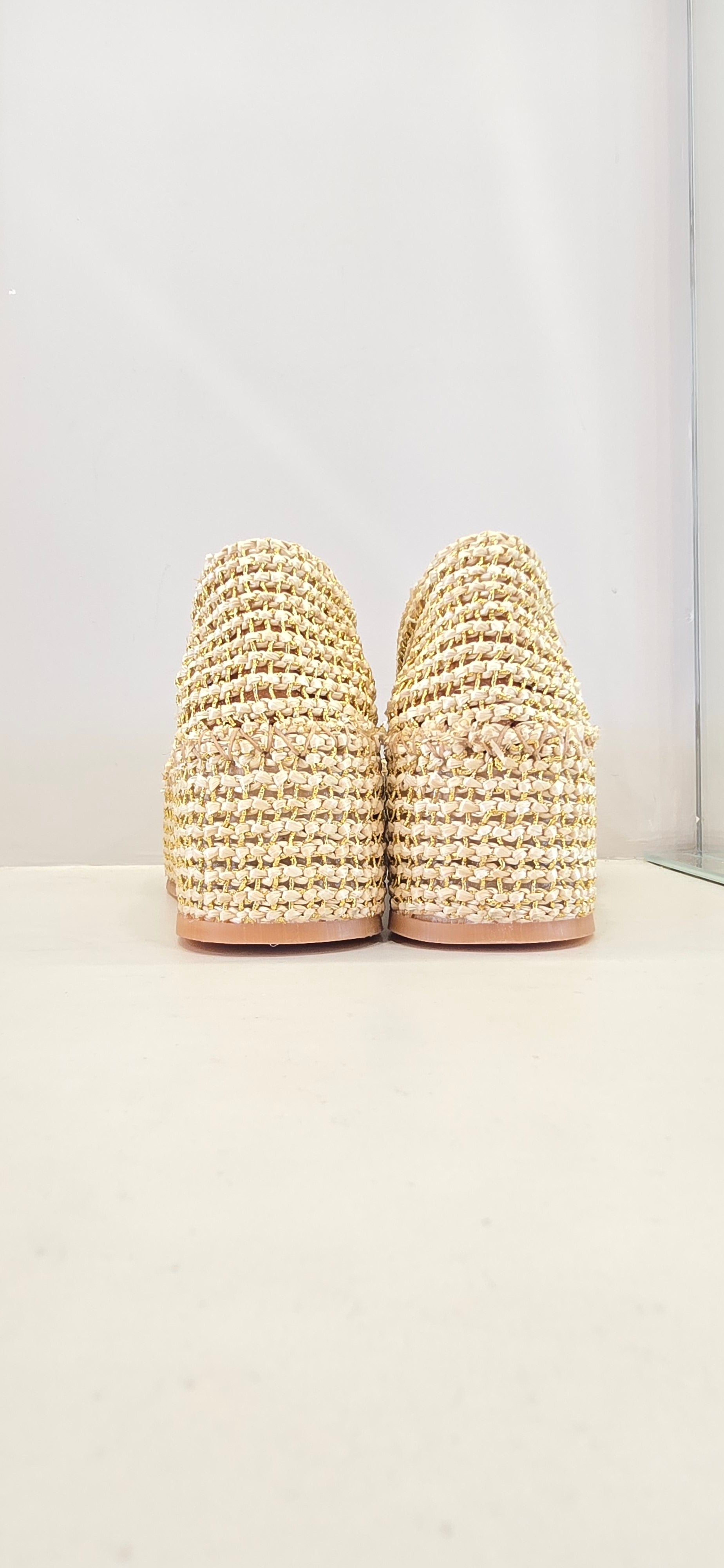 Espadrilles in rafia naturale bianca e lurex oro con accessorio gioiello Fiorina