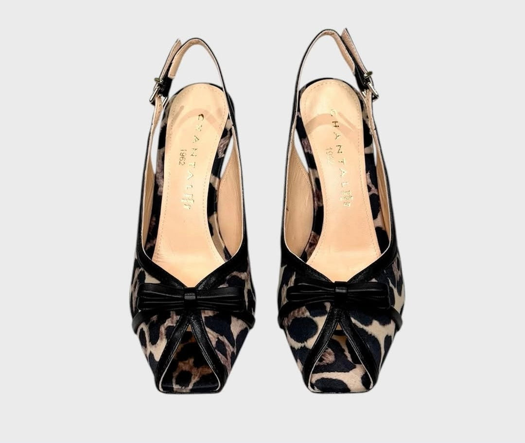 Sandali Chantal Leopardati in Raso – Open-Toe con Tacco Alto e Fiocco Nero