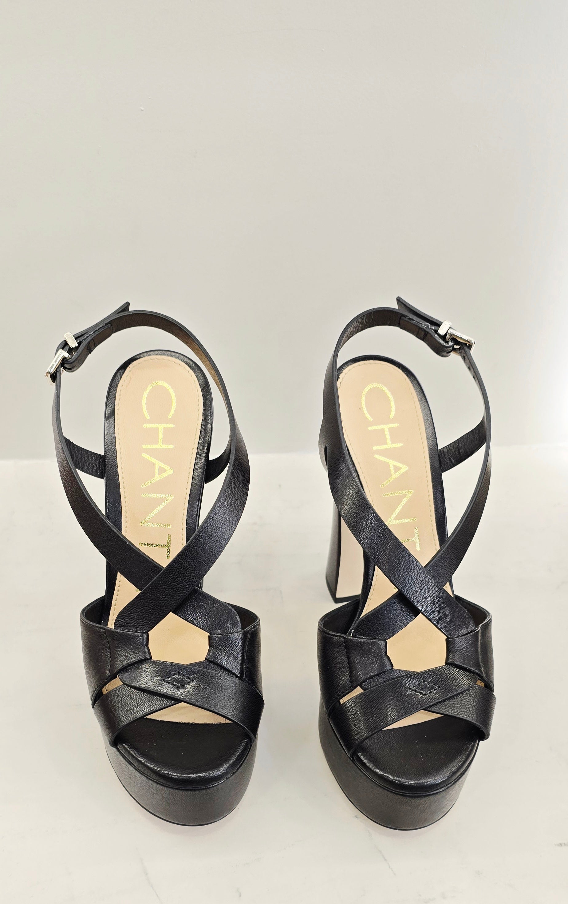 Sandali Chantal in Pelle Nera con Tacco Alto – Sandalo Sabot con Fascia Incrociata e Plateau