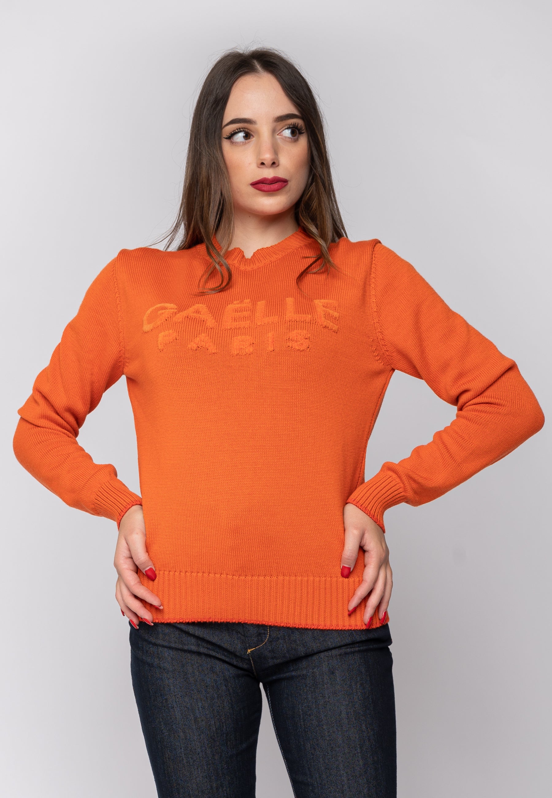 Maglioncino arancio con logo Gaelle Paris