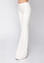 Carica l&#39;immagine nel visualizzatore di Gallery, Pantalone Flared Tati Bianco Aniye By