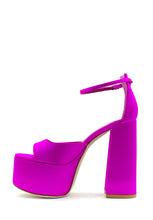 Carica l&#39;immagine nel visualizzatore di Gallery, Sandalo alto in raso fucsia Lella Baldi