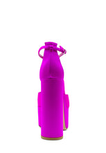 Carica l&#39;immagine nel visualizzatore di Gallery, Sandalo alto in raso fucsia Lella Baldi