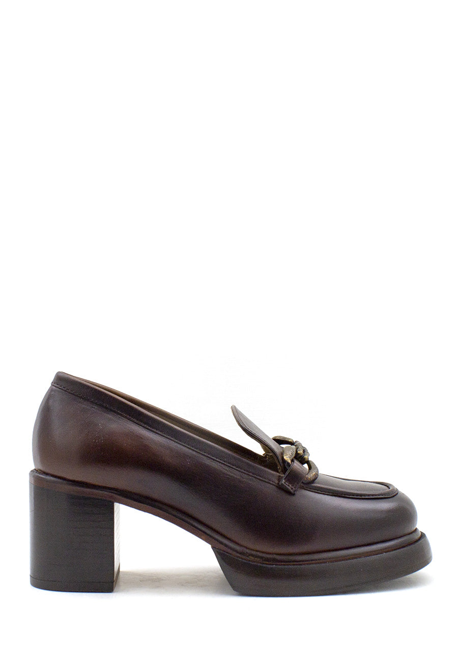 Mocassino marrone vintage con tacco Emanuelle Vee
