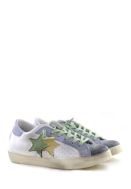 Sneaker Low bianca e jeans 2STAR